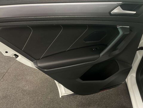 Volkswagen Tiguan 2.0 Tiguan R-Line TDI 4Motion DSG 4WD 5dr 40