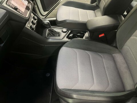 Volkswagen Tiguan 2.0 Tiguan R-Line TDI 4Motion DSG 4WD 5dr 48