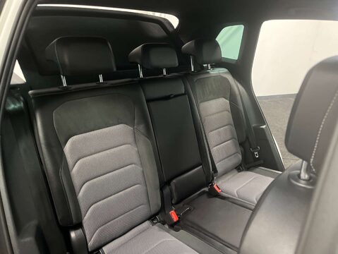 Volkswagen Tiguan 2.0 Tiguan R-Line TDI 4Motion DSG 4WD 5dr 30
