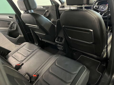 Volkswagen Tiguan 2.0 Tiguan R-Line TSi BlueMotion Technology 4Motion DSG 4WD 5dr 35