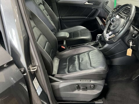 Volkswagen Tiguan 2.0 Tiguan R-Line TSi BlueMotion Technology 4Motion DSG 4WD 5dr 10