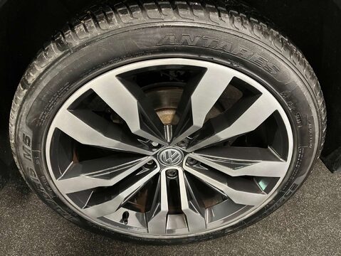 Volkswagen Tiguan 2.0 Tiguan R-Line TSi BlueMotion Technology 4Motion DSG 4WD 5dr 40