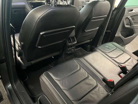 Volkswagen Tiguan 2.0 Tiguan R-Line TSi BlueMotion Technology 4Motion DSG 4WD 5dr 45