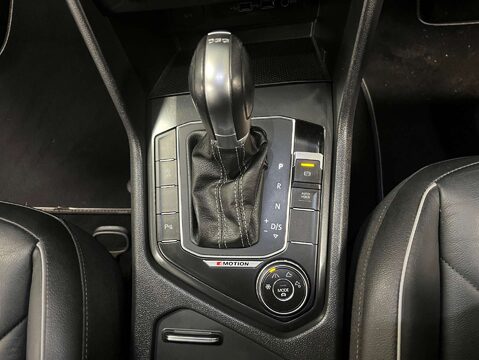 Volkswagen Tiguan 2.0 Tiguan R-Line TSi BlueMotion Technology 4Motion DSG 4WD 5dr 28