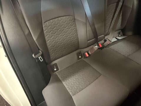 Toyota Corolla 1.8 Corolla Icon Tech VVTi HEV CVT 5dr 29