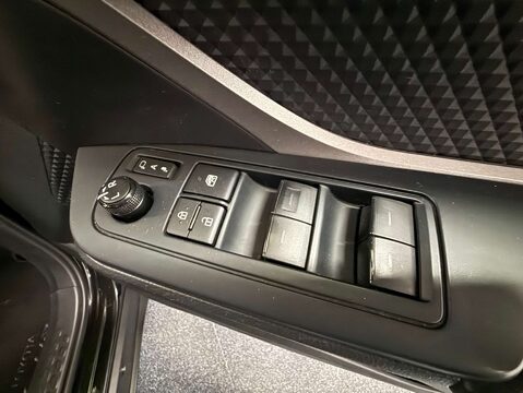 Toyota C-HR 1.8 C-HR Icon HEV CVT 5dr 16