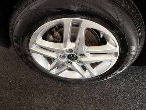 Toyota C-HR 1.8 C-HR Icon HEV CVT 5dr 37