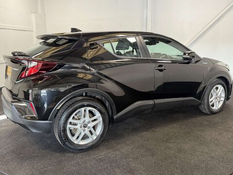 Toyota C-HR 1.8 C-HR Icon HEV CVT 5dr 4