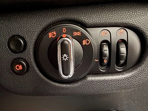 Mini Clubman 1.5 Clubman Cooper Classic 6dr 21