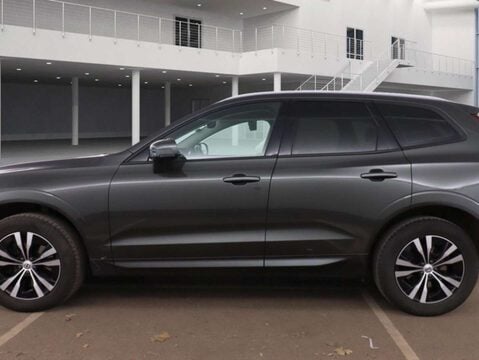 Volvo XC60 2.0 XC60 Momentum B4 MHEV Auto 5dr 7