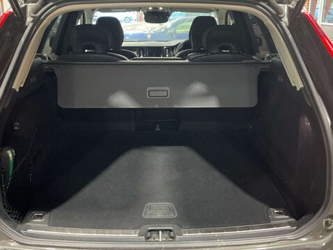 Volvo XC60 2.0 XC60 Momentum B4 MHEV Auto 5dr 12