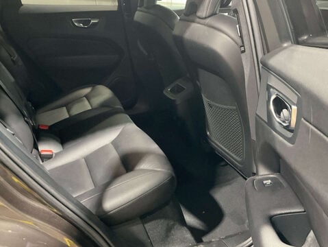 Volvo XC60 2.0 XC60 Momentum B4 MHEV Auto 5dr 11