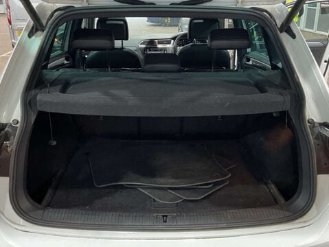 Volkswagen Tiguan 2.0 Tiguan R-Line TDI BlueMotion Tech 4Motion DSG 4WD 5dr 12