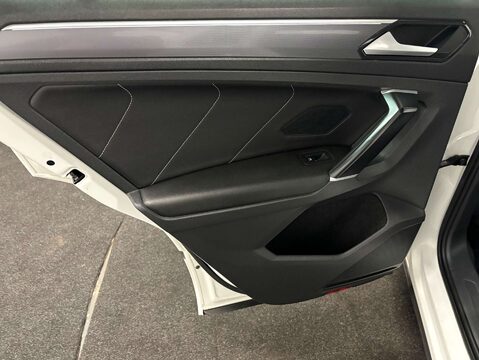 Volkswagen Tiguan 2.0 Tiguan R-Line TDI BlueMotion Tech 4Motion DSG 4WD 5dr 42