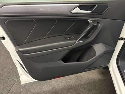 Volkswagen Tiguan 2.0 Tiguan R-Line TDI BlueMotion Tech 4Motion DSG 4WD 5dr 47