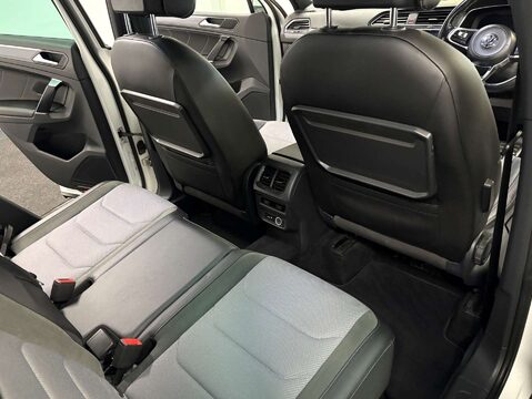 Volkswagen Tiguan 2.0 Tiguan R-Line TDI BlueMotion Tech 4Motion DSG 4WD 5dr 35