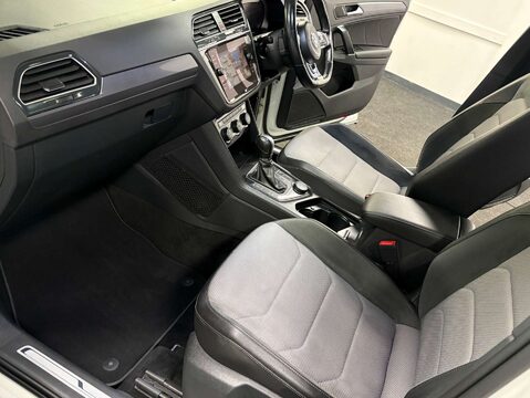 Volkswagen Tiguan 2.0 Tiguan R-Line TDI BlueMotion Tech 4Motion DSG 4WD 5dr 52