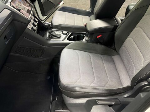 Volkswagen Tiguan 2.0 Tiguan R-Line TDI BlueMotion Tech 4Motion DSG 4WD 5dr 50