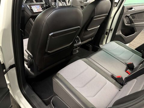Volkswagen Tiguan 2.0 Tiguan R-Line TDI BlueMotion Tech 4Motion DSG 4WD 5dr 46