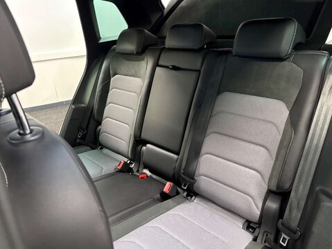 Volkswagen Tiguan 2.0 Tiguan R-Line TDI BlueMotion Tech 4Motion DSG 4WD 5dr 43