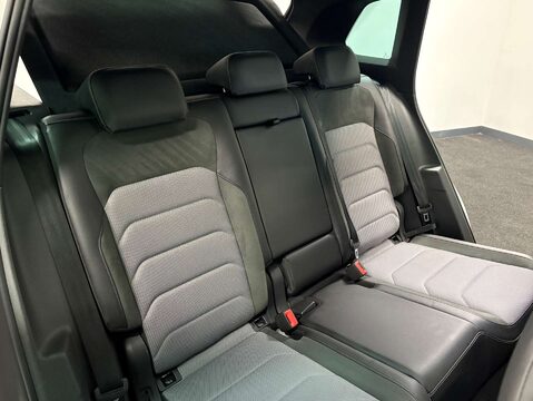 Volkswagen Tiguan 2.0 Tiguan R-Line TDI BlueMotion Tech 4Motion DSG 4WD 5dr 31