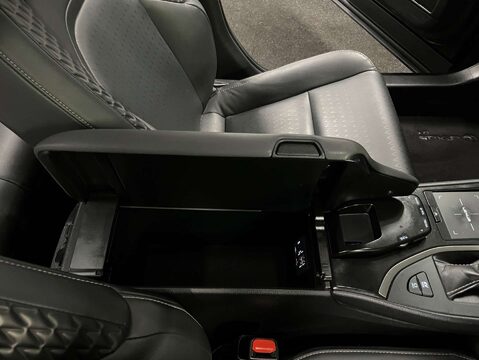 Lexus Ux 2.0 UX 250h 4x2 CVT 5dr 29