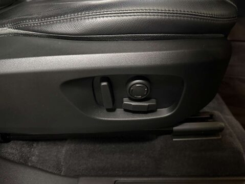 Land Rover Discovery Sport 2.0 Discovery Sport Landmark TD4 Auto 4WD 5dr 13