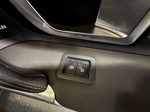 Land Rover Discovery Sport 2.0 Discovery Sport Landmark TD4 Auto 4WD 5dr 18