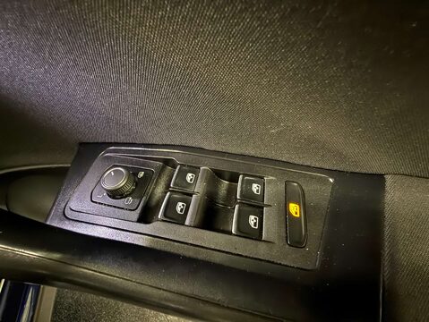 Volkswagen T-Roc 1.5 T-Roc United TSi Evo Semi-Auto 5dr 14