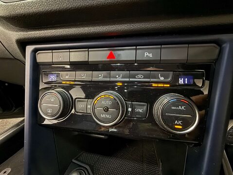 Volkswagen T-Roc 1.5 T-Roc United TSi Evo Semi-Auto 5dr 17