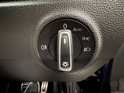 Volkswagen T-Roc 1.5 T-Roc United TSi Evo Semi-Auto 5dr 32