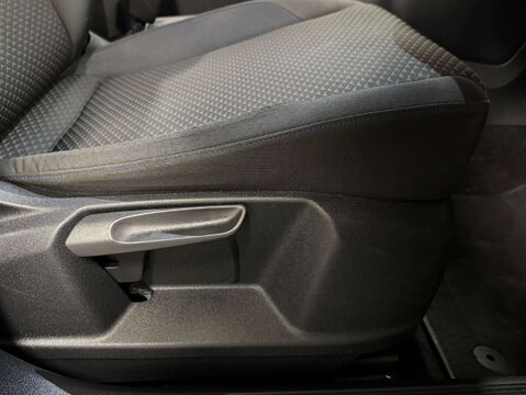 Volkswagen T-Roc 1.5 T-Roc United TSi Evo Semi-Auto 5dr 21