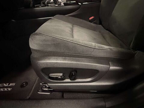 Lexus Ux UX 300E 5dr 36