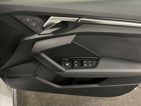 Audi A3 2.0 A3 Sportback 35 TDI S Line Semi-Auto 5dr 11