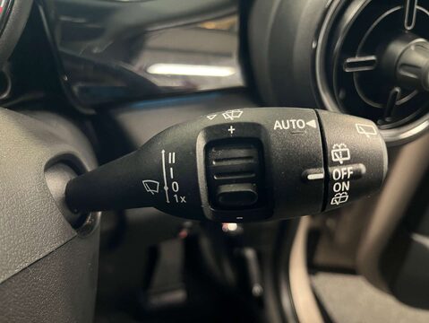 Mini Hatch 1.5 Cooper Classic Auto 5dr 21