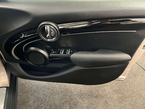 Mini Hatch 1.5 Cooper Classic Auto 5dr 10