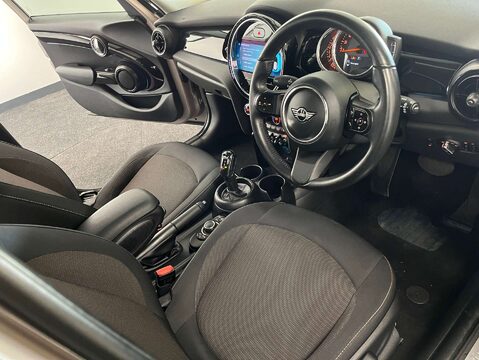 Mini Hatch 1.5 Cooper Classic Auto 5dr 16