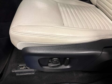 Land Rover Discovery Sport 2.0 Discovery Sport HSE D Auto 4WD 5dr 52