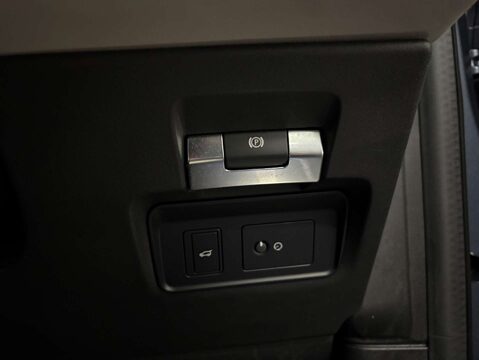 Land Rover Discovery Sport 2.0 Discovery Sport HSE D Auto 4WD 5dr 19