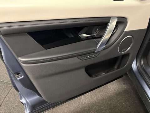 Land Rover Discovery Sport 2.0 Discovery Sport HSE D Auto 4WD 5dr 50