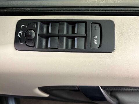 Land Rover Discovery Sport 2.0 Discovery Sport HSE D Auto 4WD 5dr 12