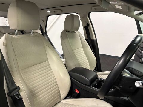 Land Rover Discovery Sport 2.0 Discovery Sport HSE D Auto 4WD 5dr 17