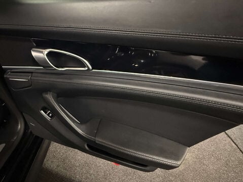 Porsche Panamera 3.6 Panamera V6 4 Semi-Auto 4WD 5dr 35