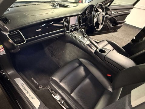 Porsche Panamera 3.6 Panamera V6 4 Semi-Auto 4WD 5dr 43