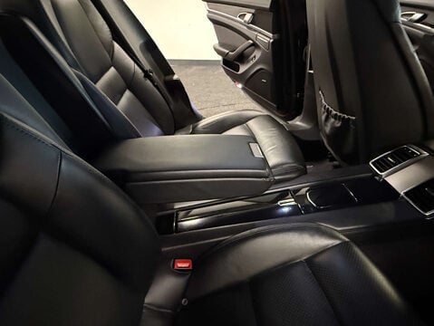 Porsche Panamera 3.6 Panamera V6 4 Semi-Auto 4WD 5dr 37