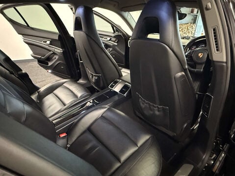 Porsche Panamera 3.6 Panamera V6 4 Semi-Auto 4WD 5dr 36