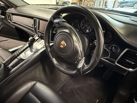 Porsche Panamera 3.6 Panamera V6 4 Semi-Auto 4WD 5dr 17