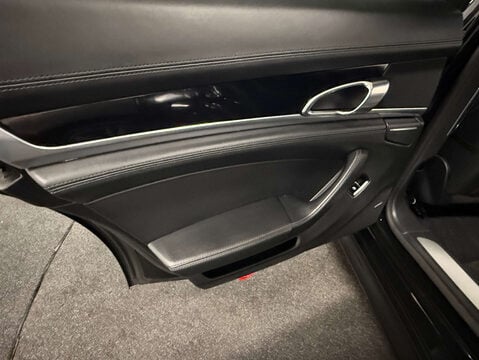 Porsche Panamera 3.6 Panamera V6 4 Semi-Auto 4WD 5dr 42