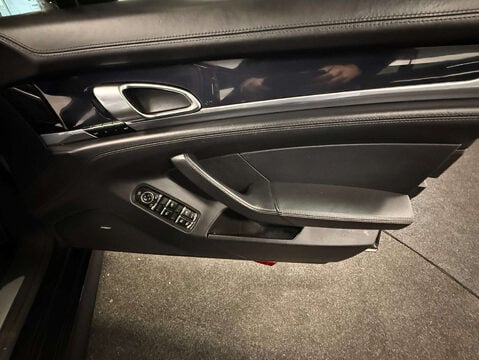 Porsche Panamera 3.6 Panamera V6 4 Semi-Auto 4WD 5dr 14