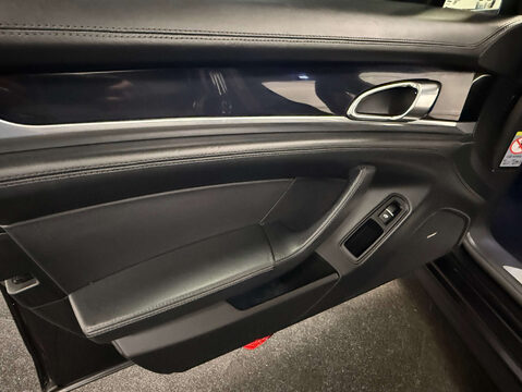 Porsche Panamera 3.6 Panamera V6 4 Semi-Auto 4WD 5dr 48